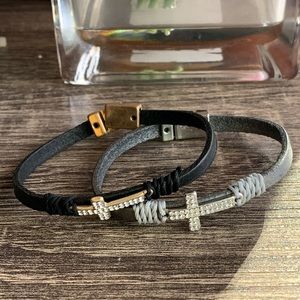 Magnetic close leather bracelt
